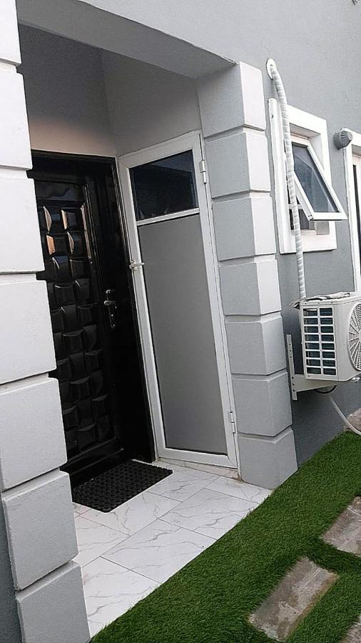 Jka 1-bedroom-apt 24hrs Power Unlimited Wifi , Garden Patio Area,free Daily Housekeeping *