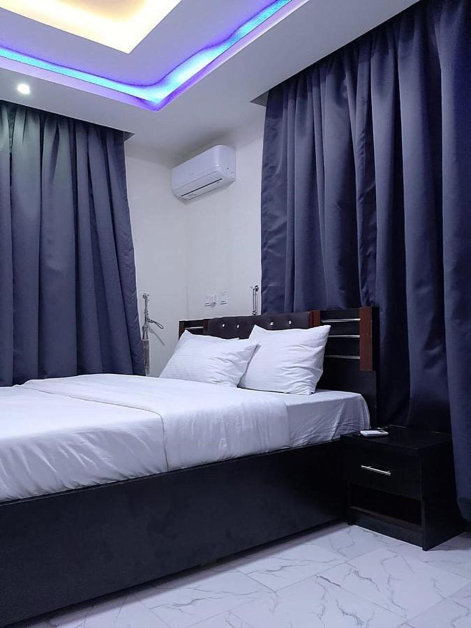 Apartment Jka 1-bedroom-apt 24hrs Power Unlimited Wifi , Garden Patio Area,free Daily Housekeeping Lagos