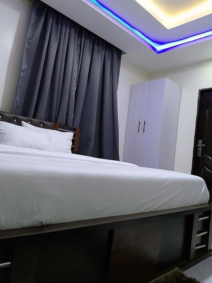 Jka 1-bedroom-apt 24hrs Power Unlimited Wifi , Garden Patio Area,free Daily Housekeeping Apartment Lagos