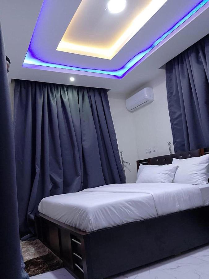 Jka 1-bedroom-apt 24hrs Power Unlimited Wifi , Garden Patio Area,free Daily Housekeeping *